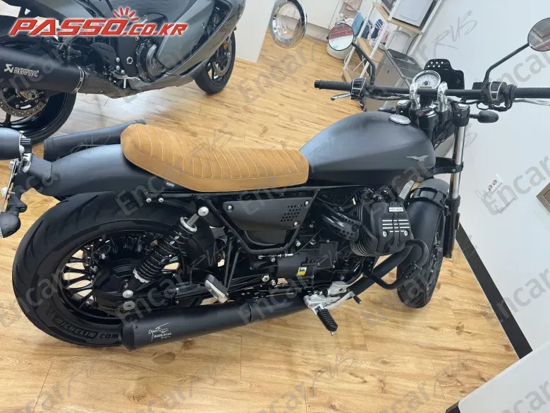 Moto Guzzi V9 Bobber - фото 0