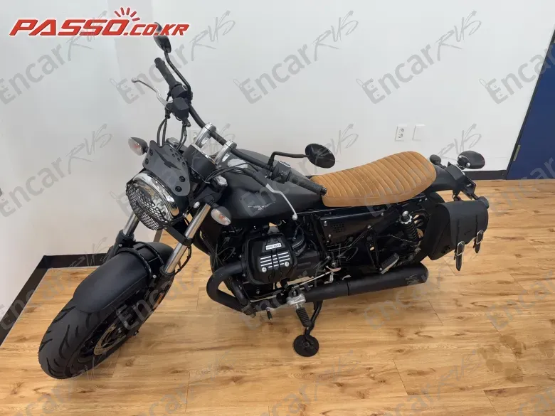 Moto Guzzi V9 Bobber - фото 1