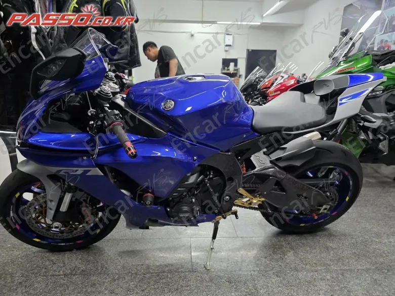 Yamaha Yzf R1 - фото 1
