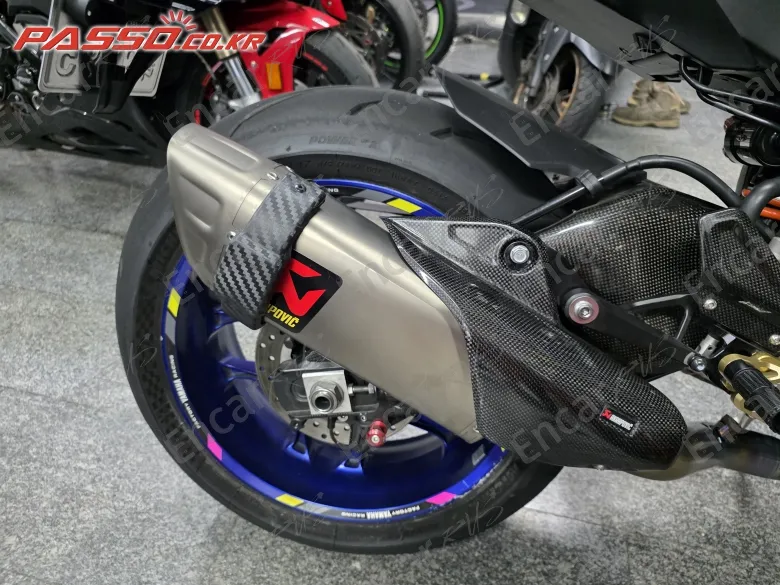 Yamaha Yzf R1 - фото 6