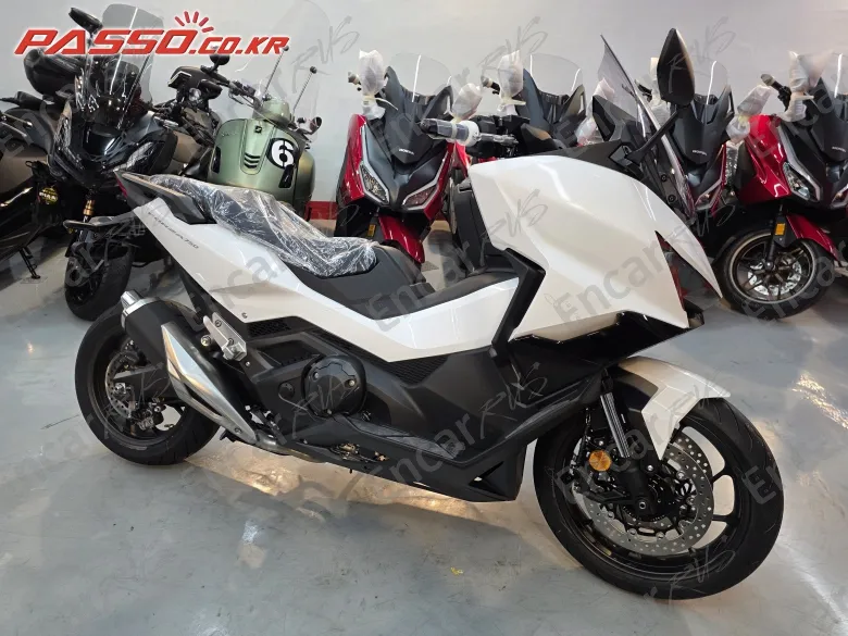 HONDA FORZA 750 - фото 0