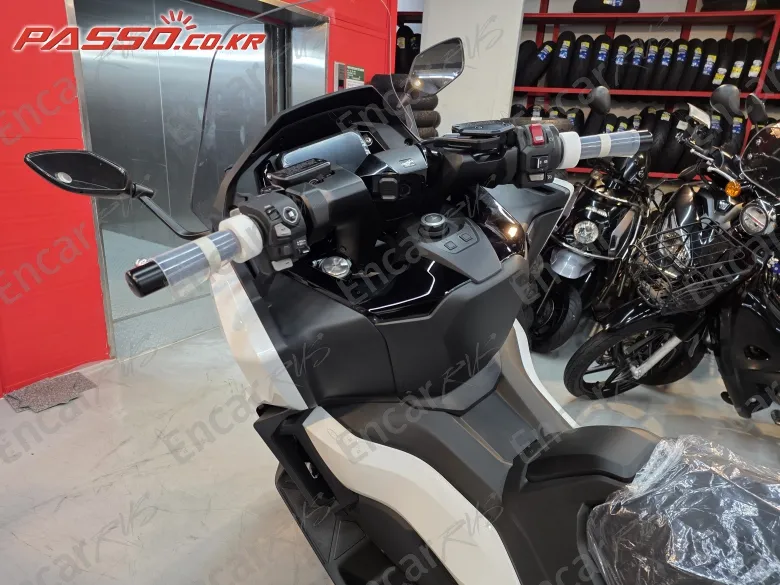 HONDA FORZA 750 - фото 3