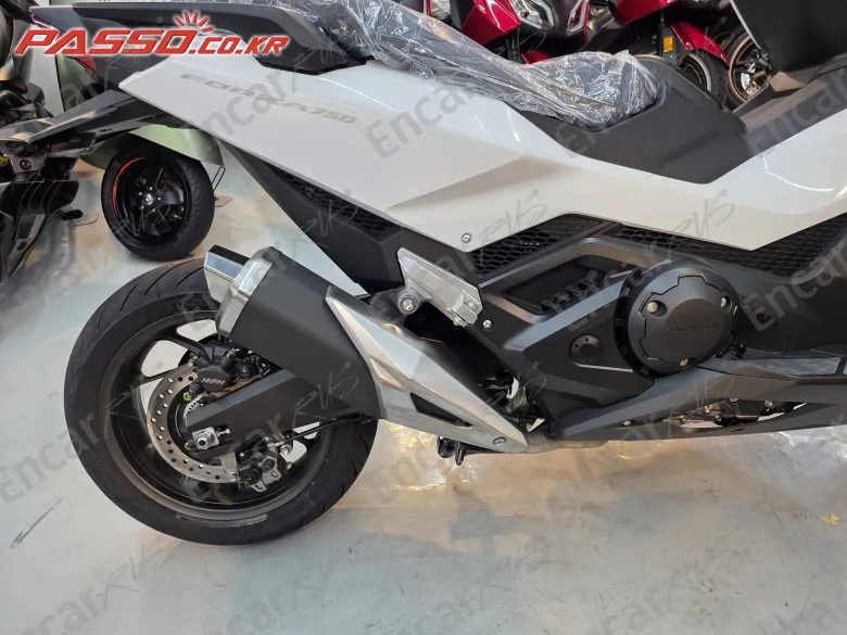 HONDA FORZA 750 - фото 6