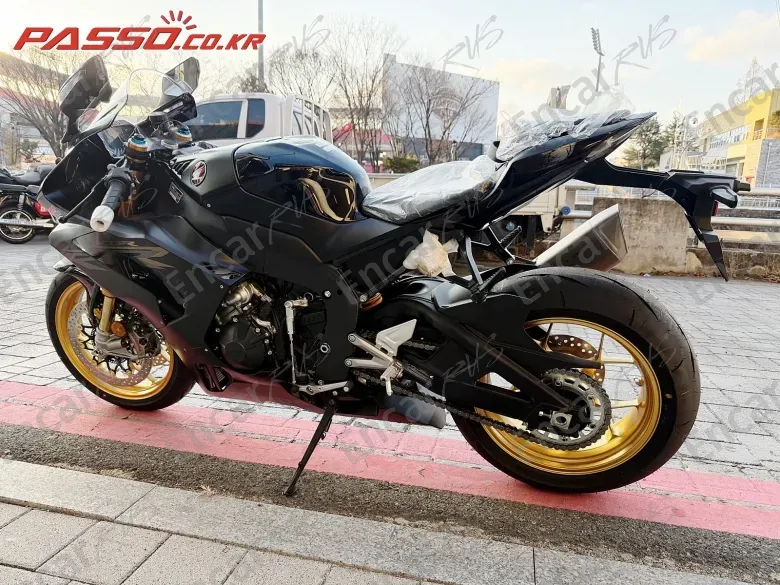 Honda Cbr 1000 Rr-R Fireblade Sp - фото 1