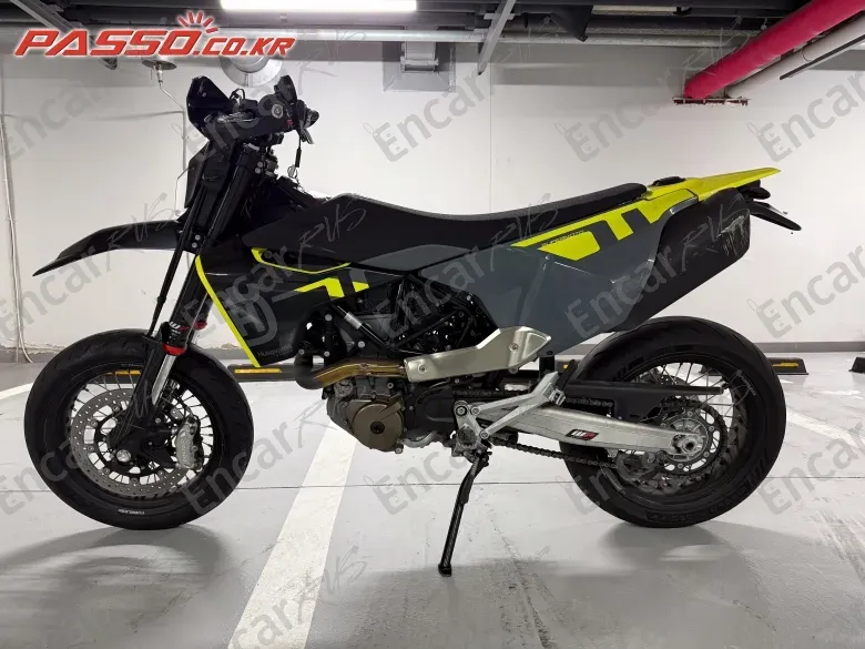 Husqvarna 701 Supermoto - фото 1