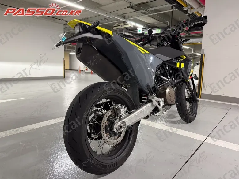 Husqvarna 701 Supermoto - фото 2