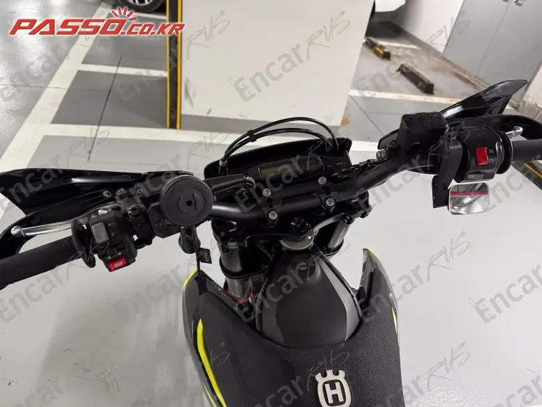 Husqvarna 701 Supermoto - фото 3