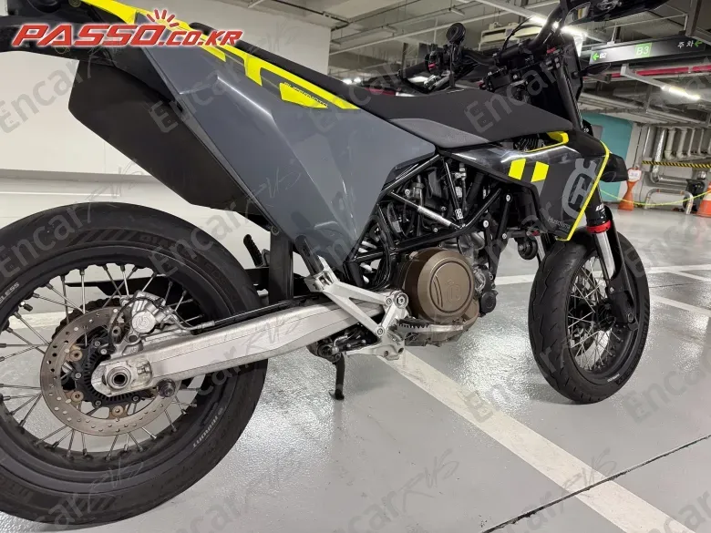 Husqvarna 701 Supermoto - фото 4