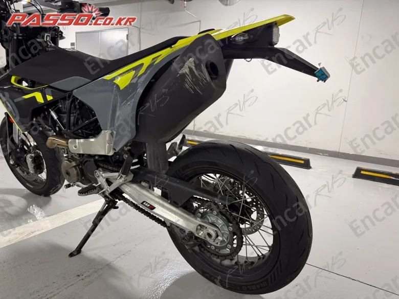 Husqvarna 701 Supermoto - фото 6
