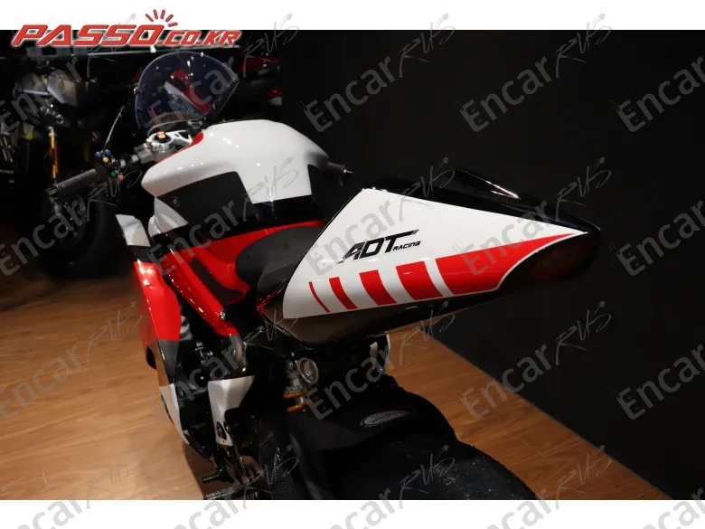 Triumph Street Triple Rs - фото 2