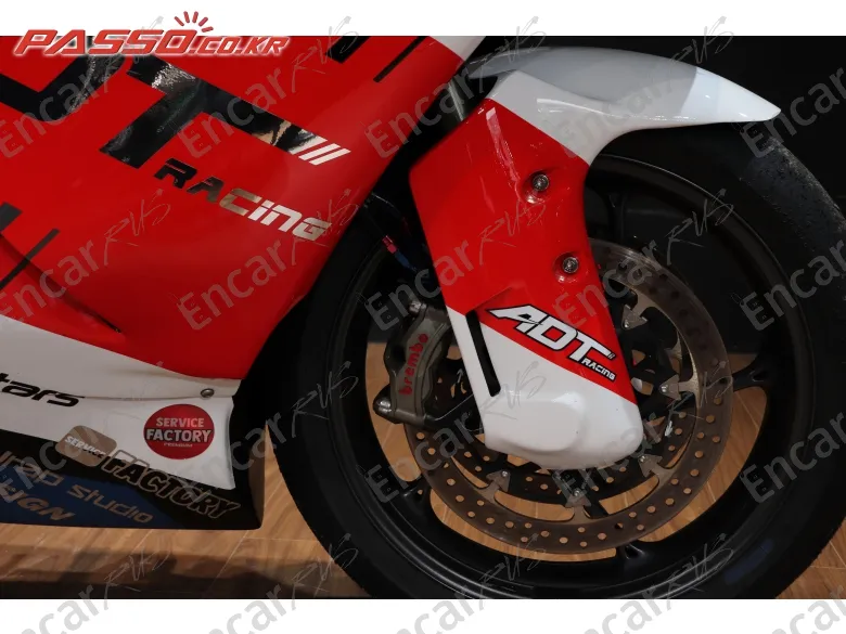 Triumph Street Triple Rs - фото 5