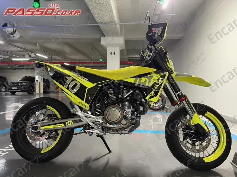 Husqvarna 701 Supermoto - фото 0