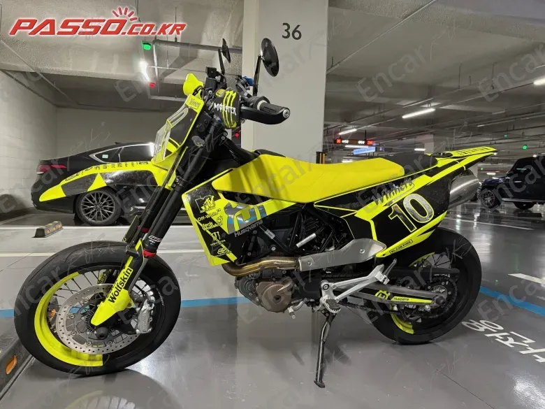 Husqvarna 701 Supermoto - фото 1