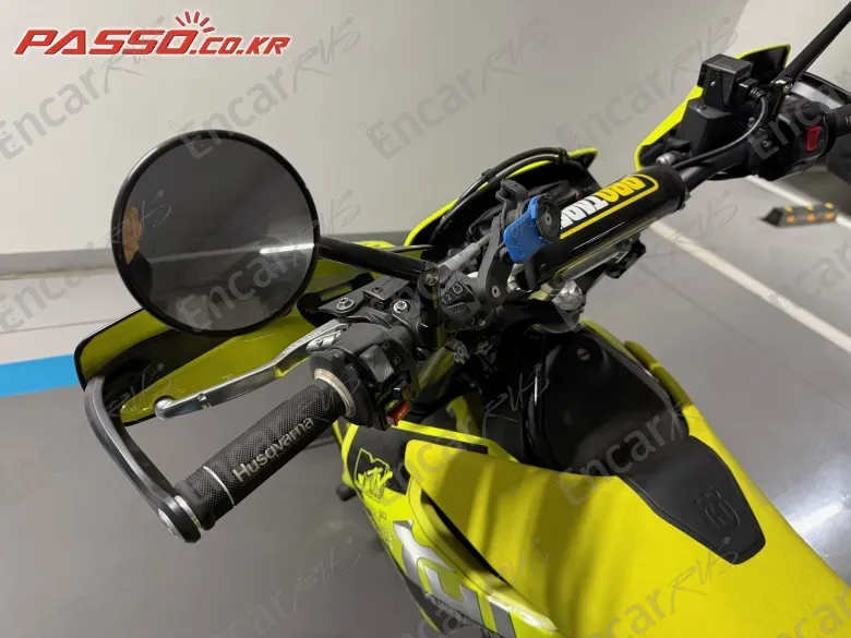 Husqvarna 701 Supermoto - фото 3
