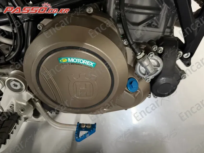 Husqvarna 701 Supermoto - фото 4