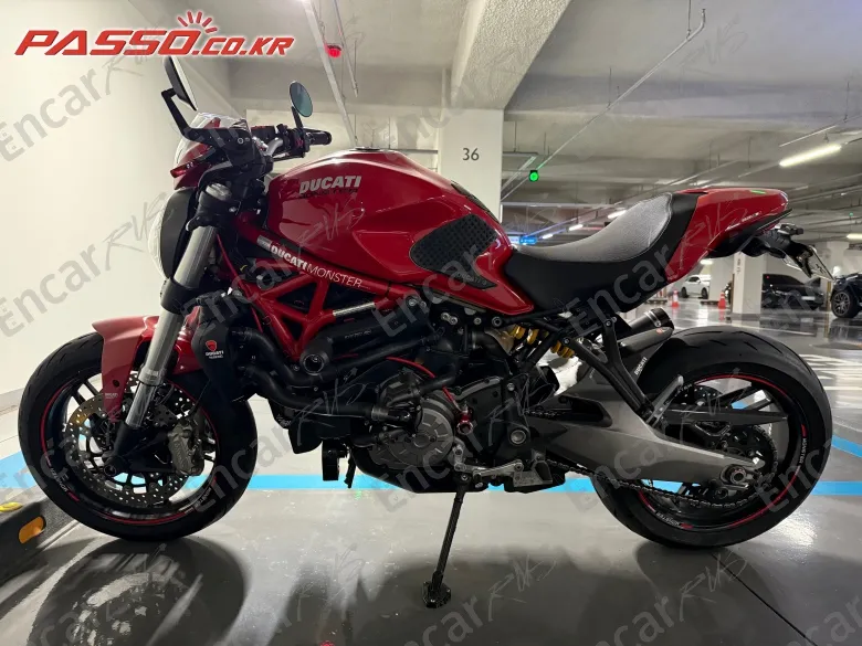 Ducati Monster 821 - фото 1