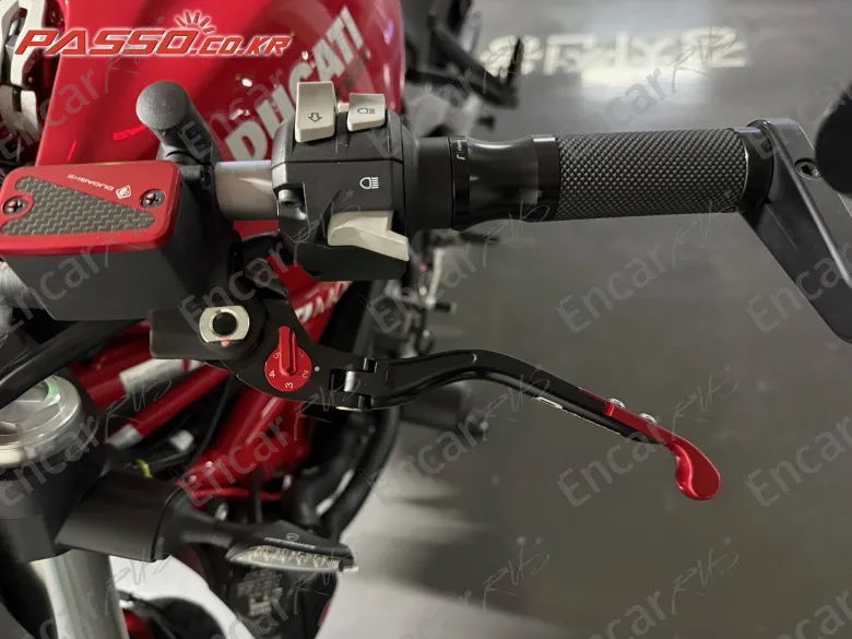 Ducati Monster 821 - фото 3