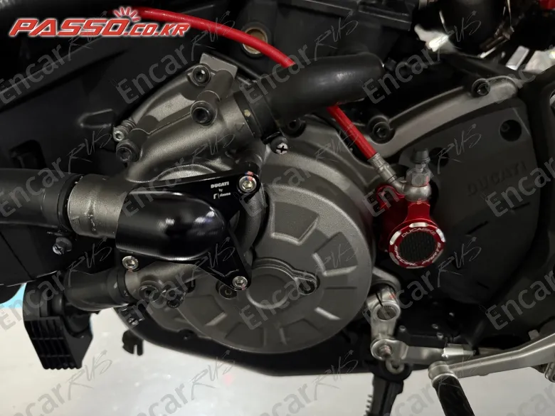 Ducati Monster 821 - фото 4