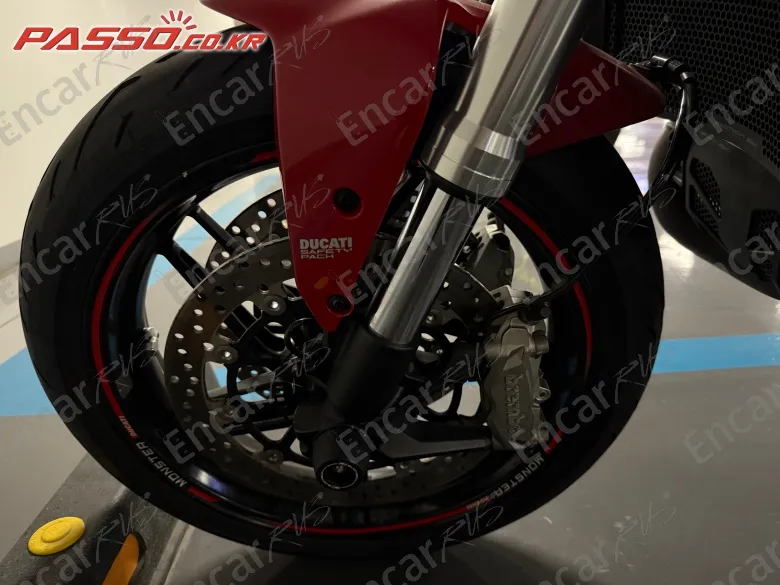 Ducati Monster 821 - фото 5