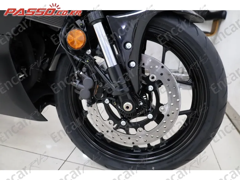 YAMAHA YZF R3 - фото 5