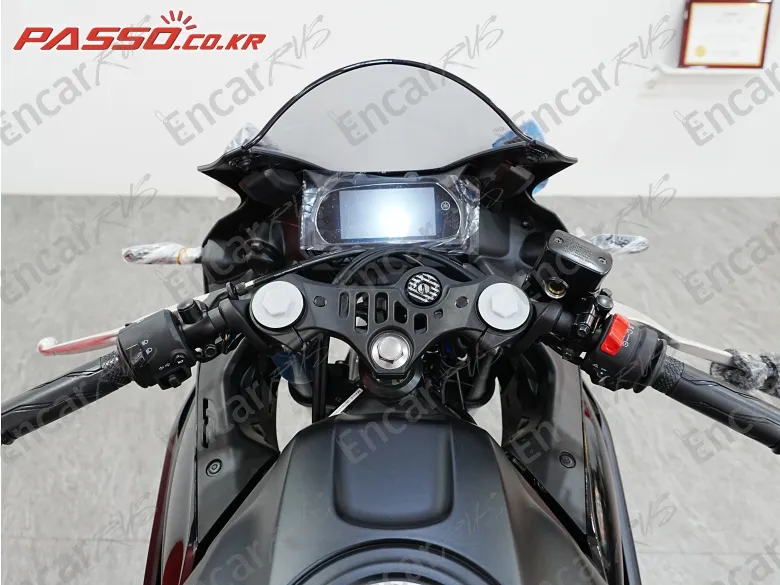 YAMAHA YZF R3 - фото 3
