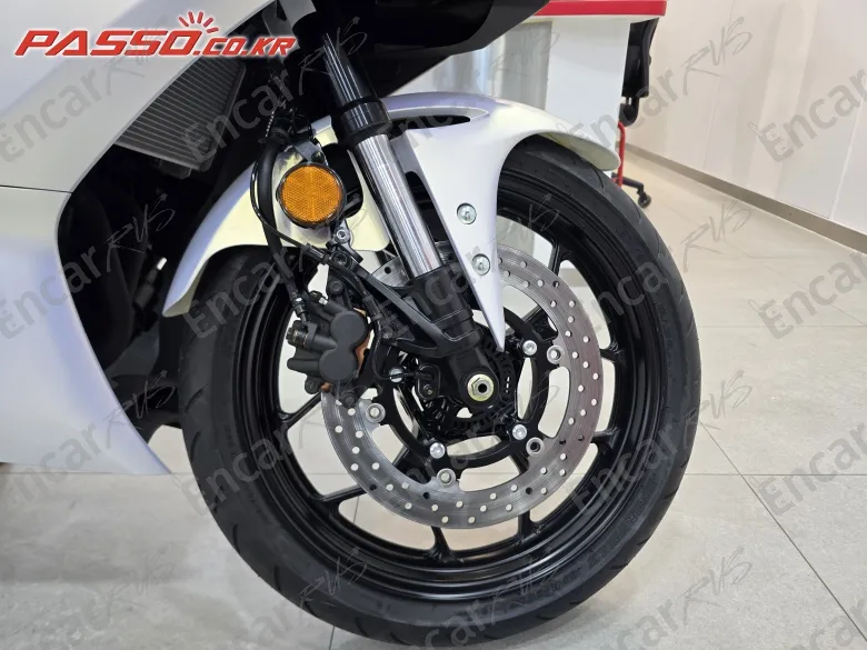 YAMAHA YZF R3 - фото 5