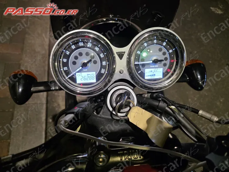 Triumph Bonneville T100 - фото 6