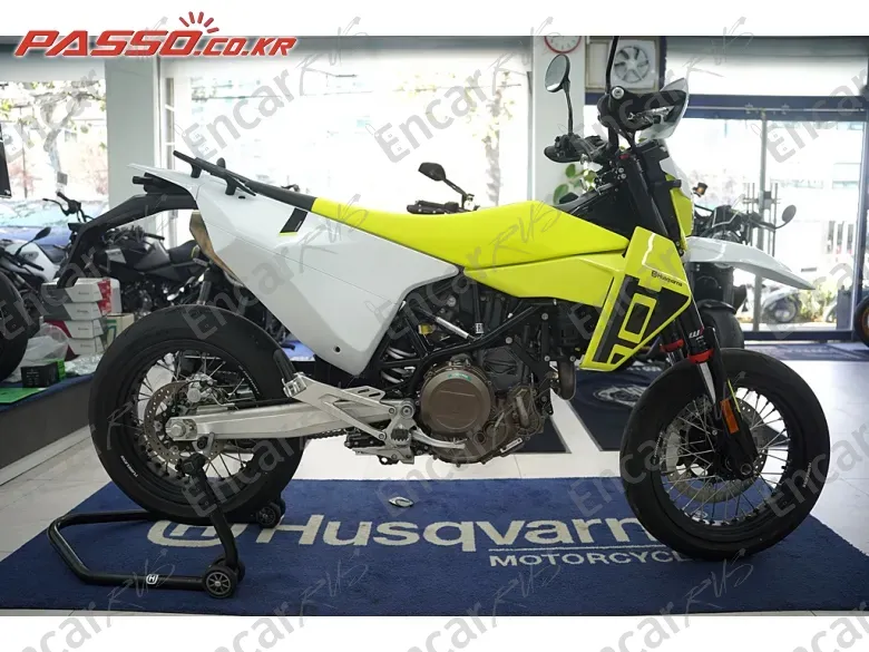 Husqvarna 701 Supermoto - фото 0