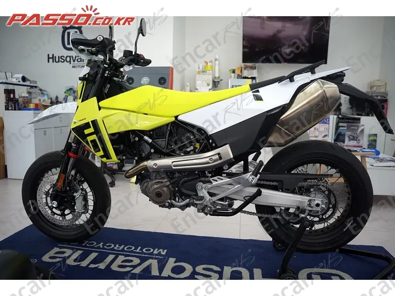 Husqvarna 701 Supermoto - фото 1
