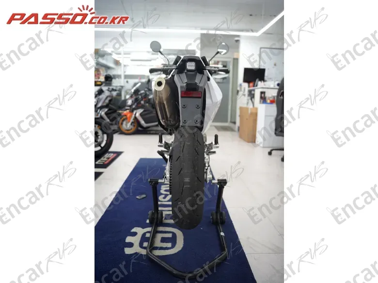 Husqvarna 701 Supermoto - фото 2