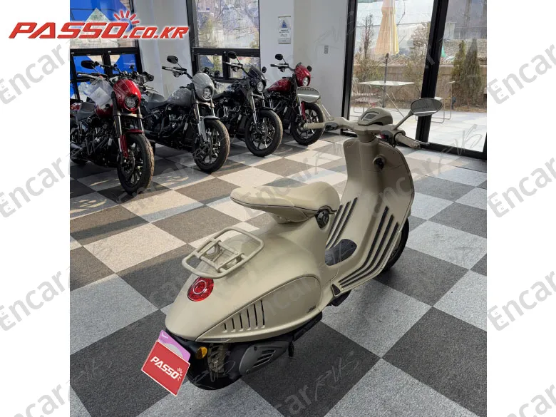 Vespa 946 Dragon - фото 2