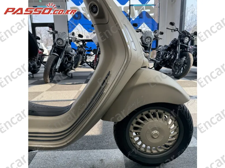 Vespa 946 Dragon - фото 4