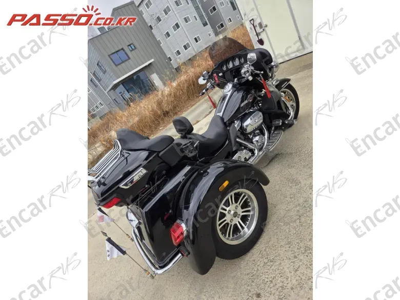 Harley-Davidson Flhtcutg Tri Glide Ultra Classic - фото 1