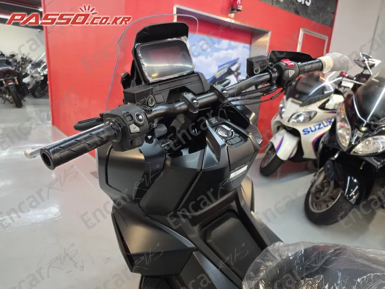 Honda Adv 350 - фото 3