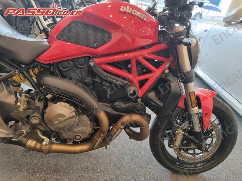 Ducati Monster 821 - фото 1