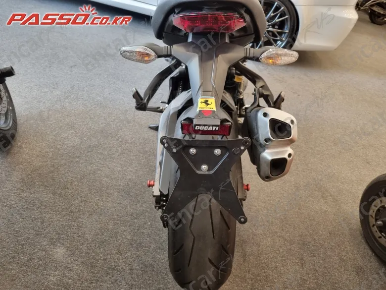Ducati Monster 821 - фото 2