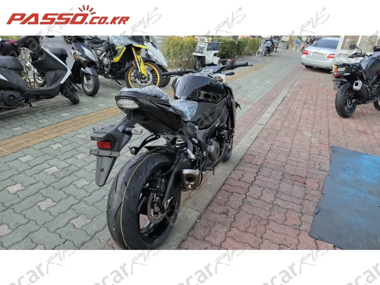 Suzuki Gsx S 1000 - фото 2