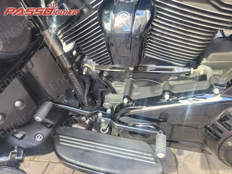 HARLEY-DAVIDSON FLHXS STREET GLIDE SPECIAL - фото 4