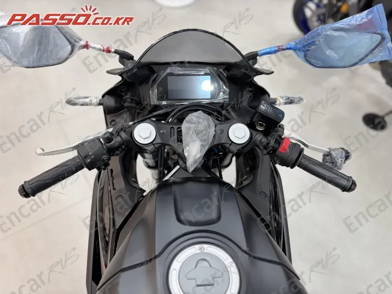 YAMAHA YZF R3 - фото 3