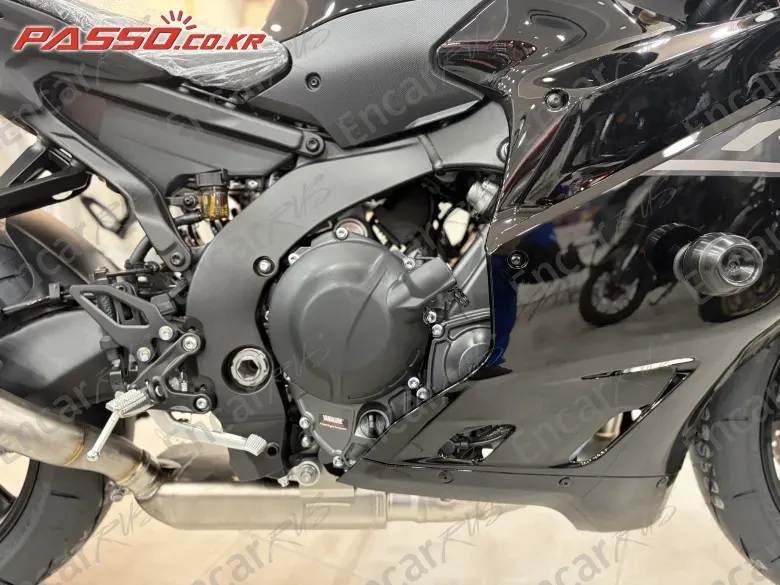 YAMAHA YZF R9 - фото 4