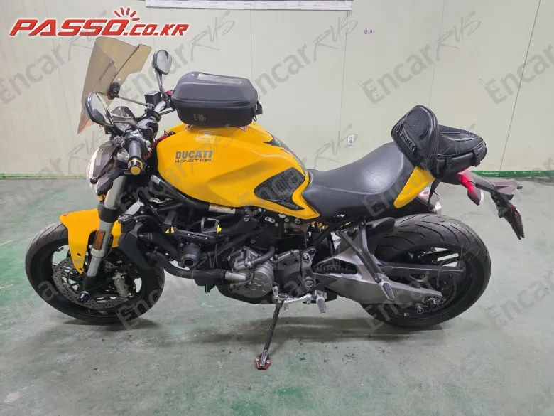 Ducati Monster 821 - фото 1