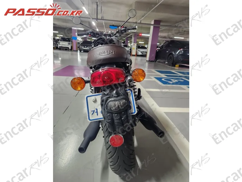 Triumph Bonneville T120 Black - фото 2