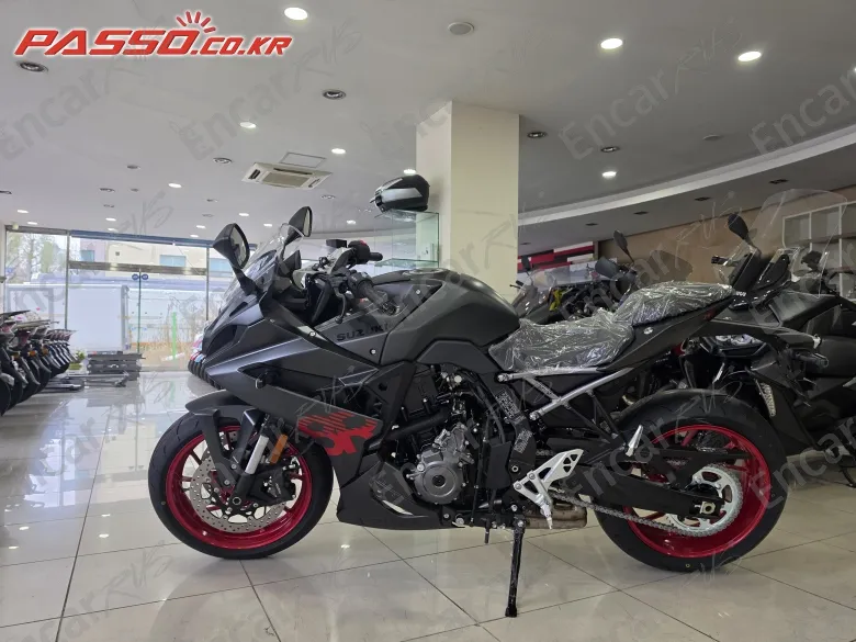 Suzuki Gsx 8 R - фото 1