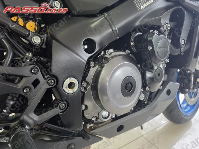 Suzuki Gsx S 1000 Gx - фото 4