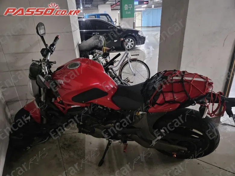 Ducati Monster 821 - фото 1