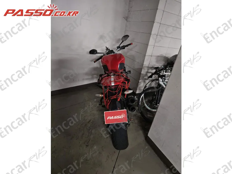 Ducati Monster 821 - фото 2