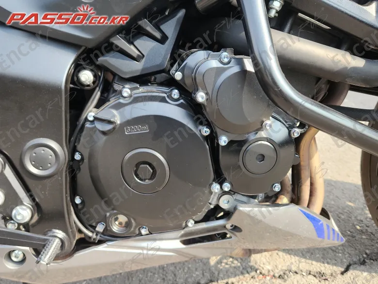Suzuki Gsx S 750 - фото 4