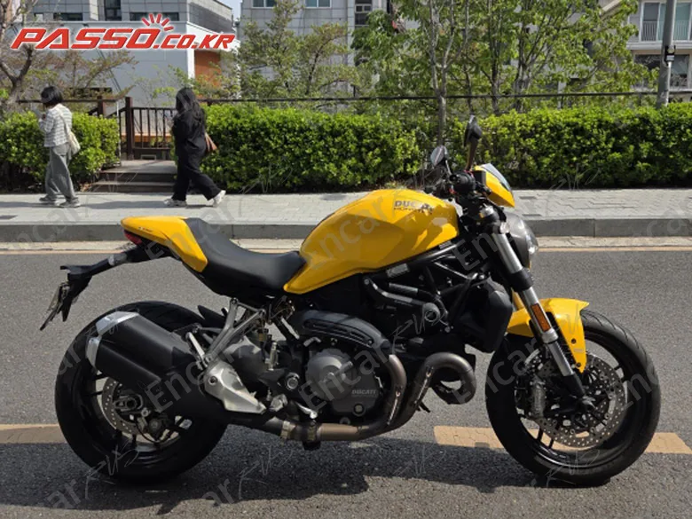 Ducati Monster 821 - фото 0