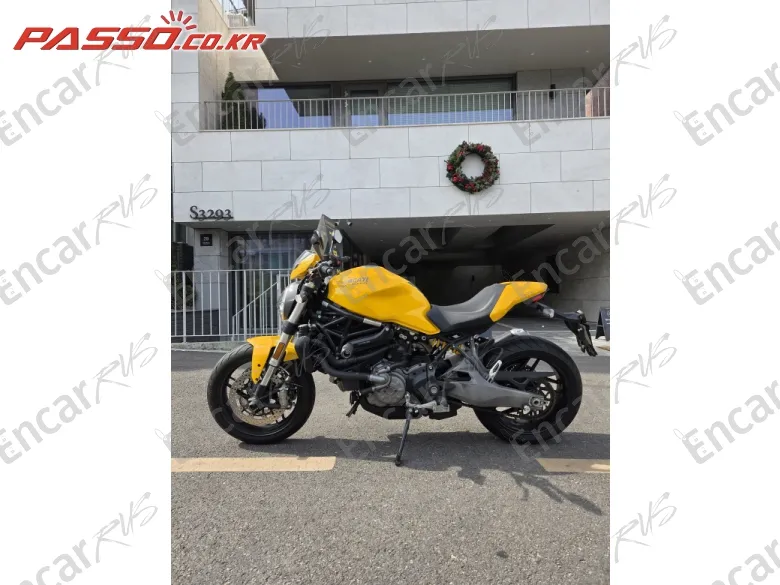 Ducati Monster 821 - фото 1
