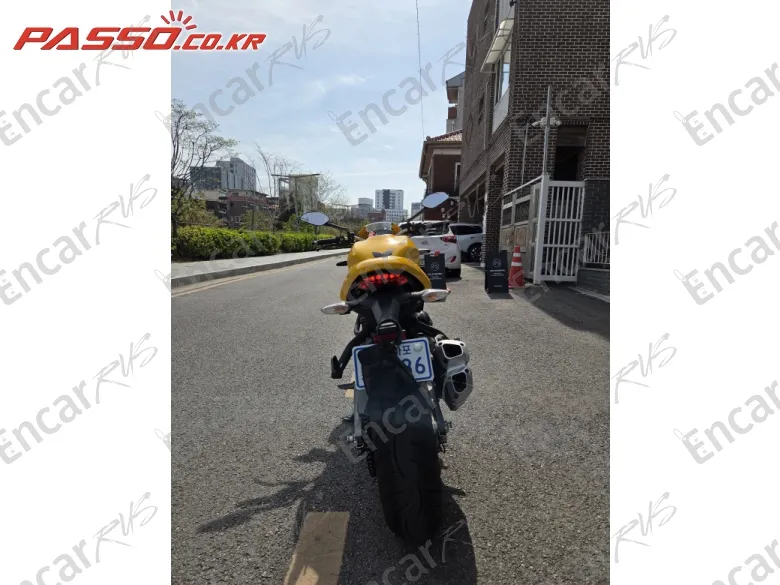 Ducati Monster 821 - фото 2